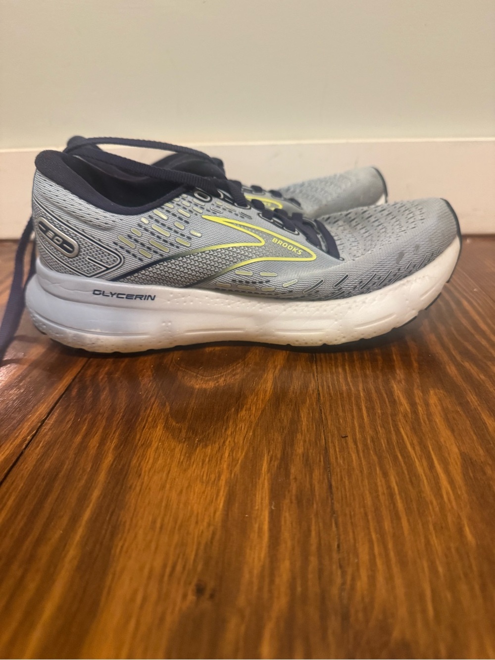 Brooks Glycerin Women’s Running Shoes - Light Gray with Yellow Accents